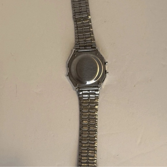 Vintage Style Stainless Steel Digital Watch Alarm Chrono Water Resist - Picture 2 of 3